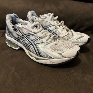 Asics Women's Athletic Shoes in White and Light Blue Size US 9